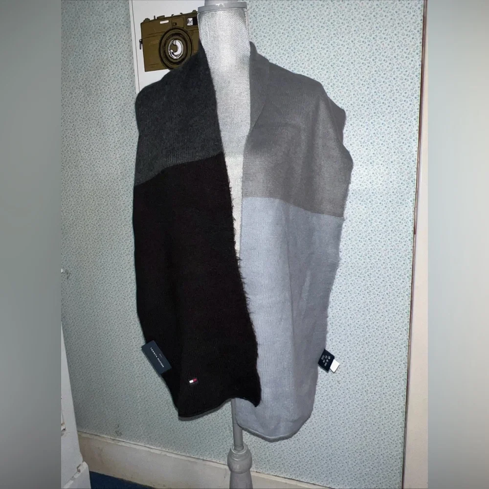 Tommy Hilfiger Unisex Two Toned Design Black Gray Panels Acrylic NWT